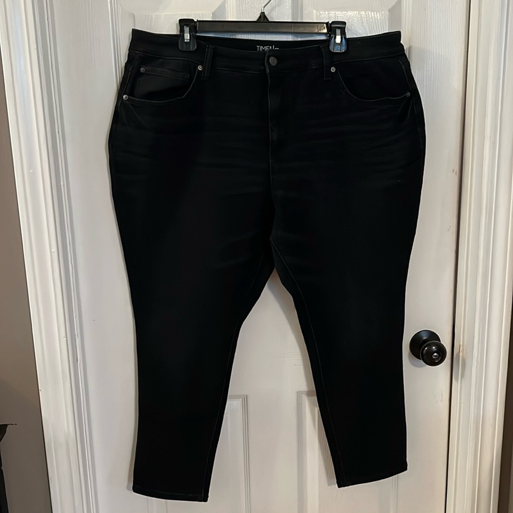 Curvy Black Jeans